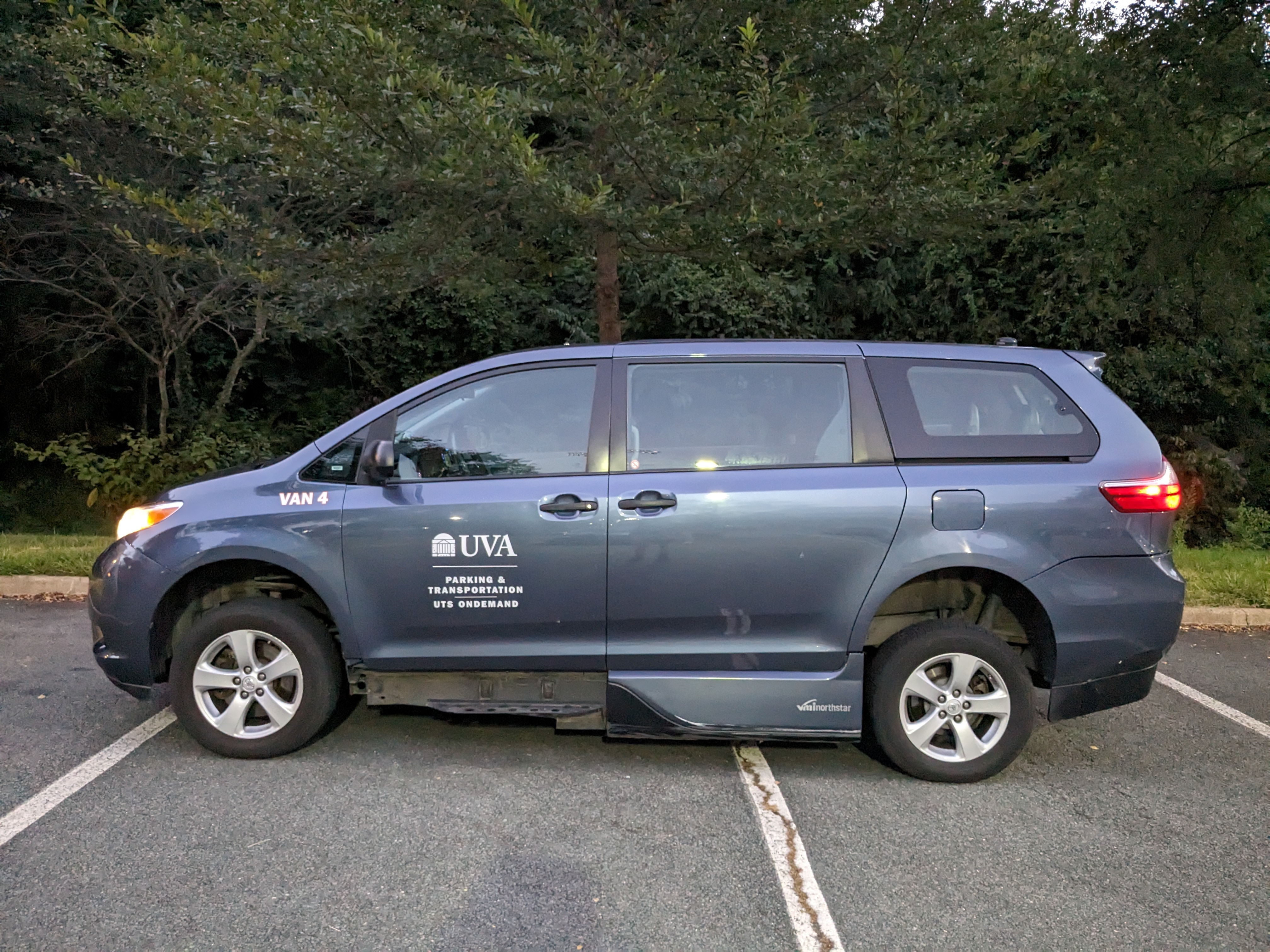 Van 4: 2015 Toyota Sienna (blue)
