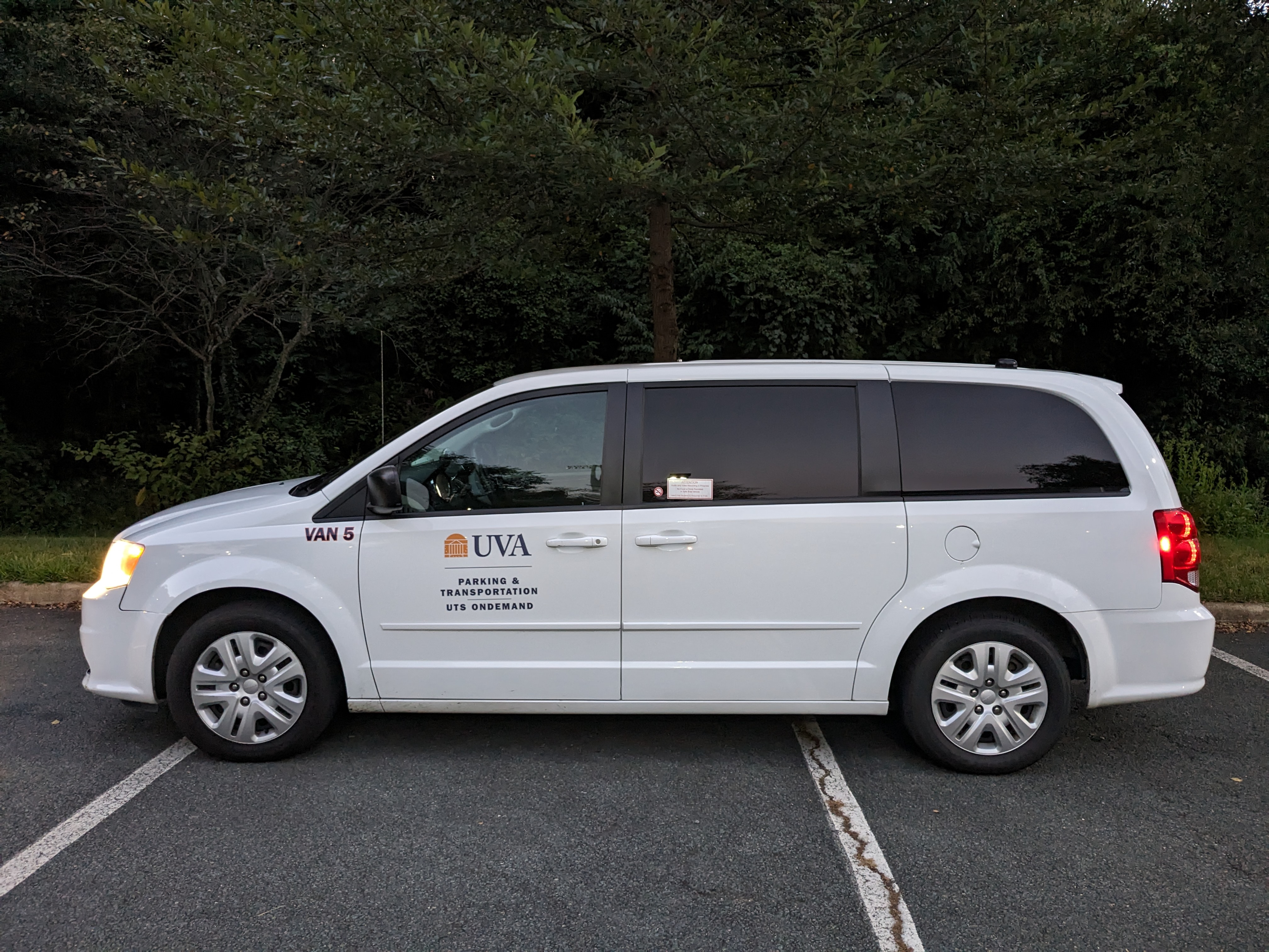 Van 5: 2017 Dodge Caravan (white)
