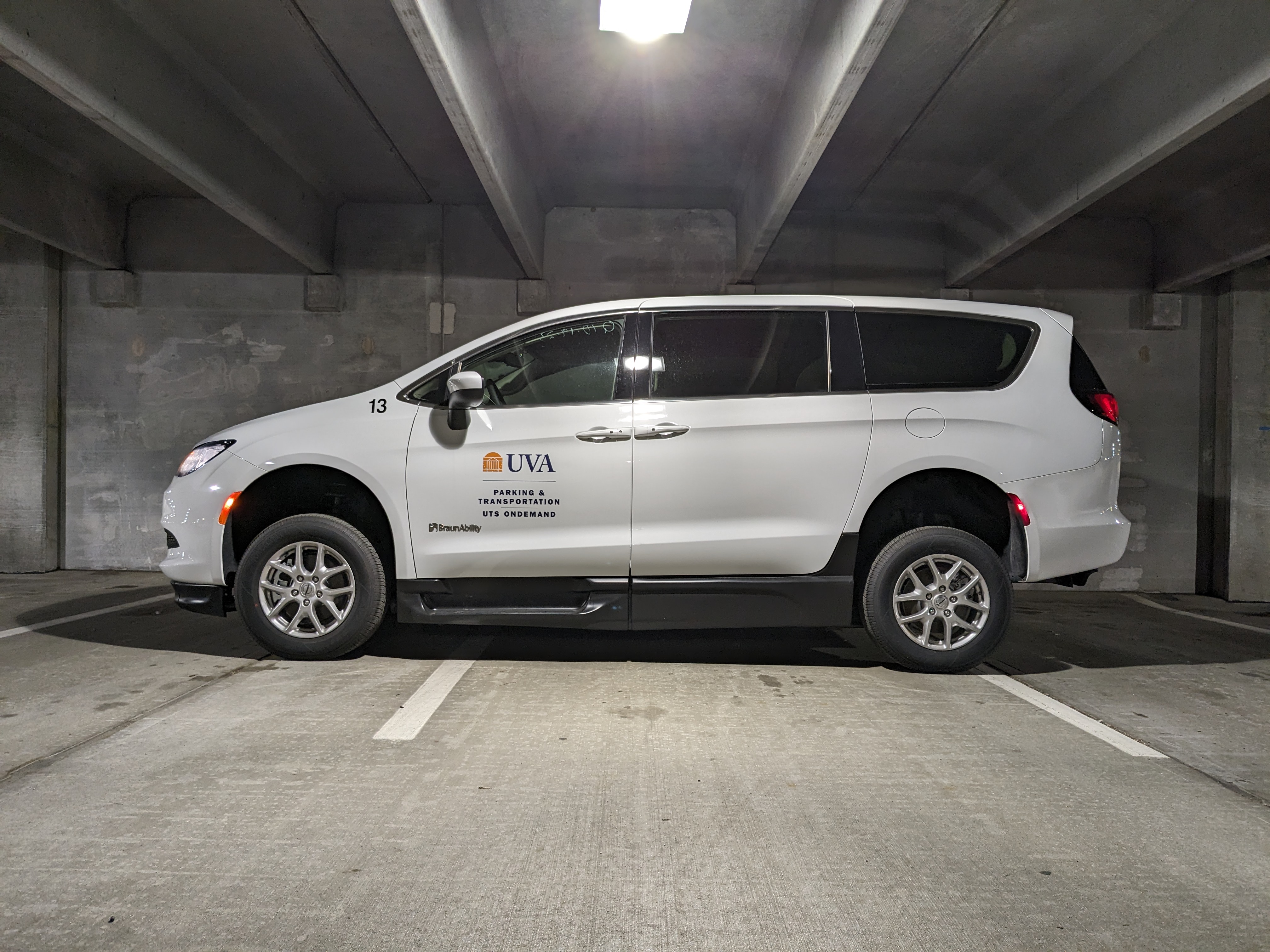Van 13: 2023 Chrysler Voyager (white)